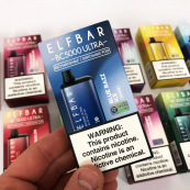 Elf Bar BC5000 Ultra. Синя Малина Лимонад (Blue Razz Ice). Зображення №2