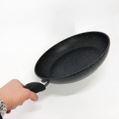 Сковорода UNIQUE UN-5137 28 см граніт темний, Сковорода з антипригарним покриттям для газової плити. Зображення №3