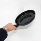 Сковорода UNIQUE UN-5134 22 см. без кришки, стійка до подряпин та сколів сковорода, з антипригарним покриттям. Зображення №4