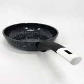 Сковорода UNIQUE UN-5134 22 см. без кришки, стійка до подряпин та сколів сковорода, з антипригарним покриттям. Зображення №8