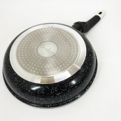 Сковорода UNIQUE UN-5135 24 см. Стійка до подряпин і скол сковорода, з антипригарним покриттям. Зображення №4