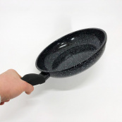 Сковорода UNIQUE UN-5135 24 см. Стійка до подряпин і скол сковорода, з антипригарним покриттям. Зображення №5