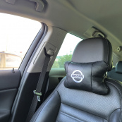 Подушки в авто 2 шт Nissan, натуральна шкіра, з логотипом Ніссан, на підголівник для вашої машини. Зображення №2