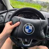 Ортопедична авто подушка BMW з натуральної шкіри – для комфорту в машині. Зображення №4 Ортопедична авто подушка BMW з натуральної шкіри – для комфорту в машині. Зображення №4