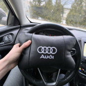 Автомобільна подушка для підголівника Audi – чорна натуральна шкіра. Зображення №2 Автомобільна подушка для підголівника Audi – чорна натуральна шкіра. Зображення №2