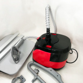 Відпарювач вертикальний для одягу зі стійкою RAF R.3038 1800 W. Колір: червоний. Зображення №9