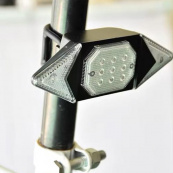 Велоліхтар LY-6700 із зазначенням поворотів (red+yellow+blue), waterproof, Миготливий велоліхтар. Зображення №5