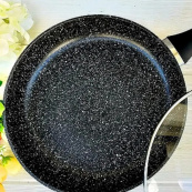 Сковорода UNIQUE UN-5151 антипригарне гранітне покриття 18 см темний мармур. Зображення №3