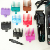 Тример для бороди та тіла, VGR V-013 PROFCOMPLEX тример для стрижки волосся. Колір: зелений. Зображення №3