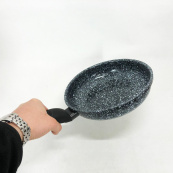 Сковорода UNIQUE UN-5102 20 см без кришки, світлий граніт. Антипригарна з бакелітовою ручкою. Зображення №7 Сковорода UNIQUE UN-5102 20 см без кришки, світлий граніт. Антипригарна з бакелітовою ручкою. Зображення №7