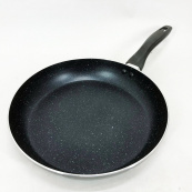 Сковорода UNIQUE UN-5155 26 см з антипригарним покриттям та ергономічною бакелітовою ручкою. Зображення №5