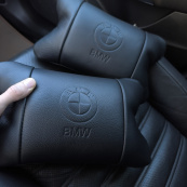 Преміальний набір автоподушок BMW із натуральної шкіри – подушки + брелок. Зображення №8