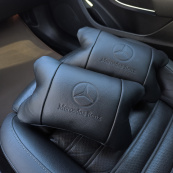 Набір шкіряних подушок Mercedes-Benz + брелок у подарунок, подушка на підголовник. Зображення №7 Набір шкіряних подушок Mercedes-Benz + брелок у подарунок, подушка на підголовник. Зображення №7