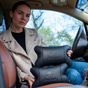 Набір авто подушок Skoda з натуральної шкіри + брелок, Автоподушка на підголовник. Зображення №6