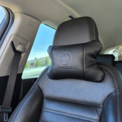 Набір авто подушок Skoda з натуральної шкіри + брелок, Автоподушка на підголовник. Зображення №14