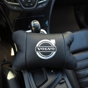 Набір шкіряних подушок Volvo + брелок у подарунок, Автоподушки Volvo з вишивкою. Зображення №8 Набір шкіряних подушок Volvo + брелок у подарунок, Автоподушки Volvo з вишивкою. Зображення №8
