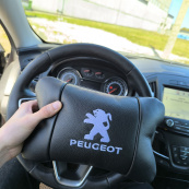 Набір подушок Peugeot із шкіри + брелок у подарунок, Автоподушки з вишивкою. Зображення №3