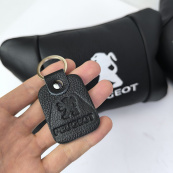 Набір подушок Peugeot із шкіри + брелок у подарунок, Автоподушки з вишивкою. Зображення №4