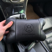Набор кожаных подушек 2шт - Volkswagen на подголовник в машину, Автомобильная подушка. Изображение №4