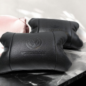 Набор кожаных подушек 2шт - Volkswagen на подголовник в машину, Автомобильная подушка. Изображение №6