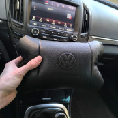 Набор кожаных подушек 2шт - Volkswagen на подголовник в машину, Автомобильная подушка. Изображение №18