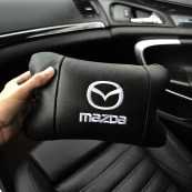 Набор кожаных подушек Mazda с вышивкой логотипа + подарок – кожаный брелок. Изображение №2 Набор кожаных подушек Mazda с вышивкой логотипа + подарок – кожаный брелок. Изображение №2