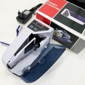 Ручна машинка для рахунку грошей з детектором Handy Counter V30 на батарейках та від мережі 220. Зображення №6