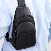 Стильная мужская кожаная сумка через плечо, натуральная кожа флотарь, качественная фурнитура. Изображение №2 Стильная мужская кожаная сумка через плечо, натуральная кожа флотарь, качественная фурнитура. Изображение №2