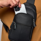 Стильная мужская кожаная сумка через плечо, натуральная кожа флотарь, качественная фурнитура. Изображение №23 Стильная мужская кожаная сумка через плечо, натуральная кожа флотарь, качественная фурнитура. Изображение №23