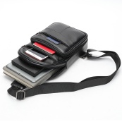 Чоловічий шкіряний слінг через плече з натуральної італійської шкіри – середній розмір, багато кишень. Зображення №9