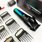 Аккумуляторная машинка для стрижки VGR V-195 GREEN. Изображение №7