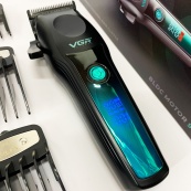 Аккумуляторная машинка для стрижки VGR V-195 GREEN. Изображение №9