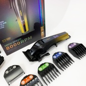 Аккумуляторная машинка для стрижки VGR V-273 GOLD. Изображение №4