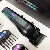 Акумуляторна машинка для стрижки VGR V-273 GREEN. Зображення №17