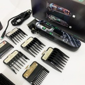 Акумуляторна машинка для стрижки VGR V-279 GREEN. Зображення №10