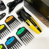 Профессиональная машинка для стрижки VGR V-285 аккумуляторная с насадками. Изображение №2