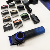 Професійна машинка для стрижки волосся VGR V-001 BLUE з дисплеєм 9000 об/хв та 10 насадками 1,5-24 мм. Зображення №7