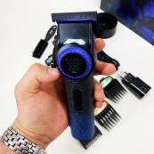 Професійна машинка для стрижки волосся VGR V-001 BLUE з дисплеєм 9000 об/хв та 10 насадками 1,5-24 мм. Зображення №8