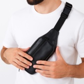 Шкіряна бананка чорна міні – чоловіча та жіноча сумка з натуральної італійської шкіри. Зображення №11 Шкіряна бананка чорна міні – чоловіча та жіноча сумка з натуральної італійської шкіри. Зображення №11