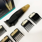 Машинка для стрижки волос аккумуляторная Professional Turbo с разными насадками VGR V-003. Цвет: желтый. Изображение №15 Машинка для стрижки волос аккумуляторная Professional Turbo с разными насадками VGR V-003. Цвет: желтый. Изображение №15