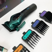 Аккумуляторная машинка для стрижки VGR V-271. Изображение №6