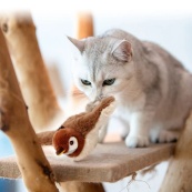 Інтерактивна іграшка для кішок літаюча пташка горобець для кота птах махає крилами. Зображення №8