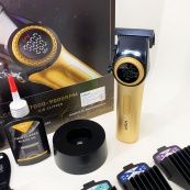 Професійна машинка для стрижки волосся VGR V-001 з дисплеєм 9000 об/хв та 10 насадками. Колір: золотий. Зображення №18