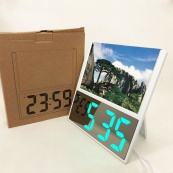 Электронные проводные настольные цифровые часы DS-6608 с фоторамкой, зелёная подсветка. Цвет: белый. Изображение №4
