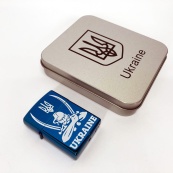 Дугова електроімпульсна запальничка USB Україна (металева коробка) HL-449. Колір: синій. Зображення №12