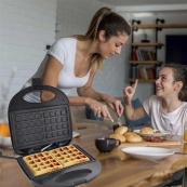 Вафельница Domotec MS-7705  электрическая с антипригарным покрытием 1000 Вт, Электро вафельница. Изображение №6