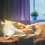 Нічник світиться місяць Moon Lamp 13 см, Нічник для дитини на ніч, Нічник для гарного сну дитини. Зображення №15