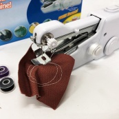 Портативна міні-швейна машинка HANDY SWITCH CS-101B, Ручна швейна машинка зручна компактна. Зображення №2