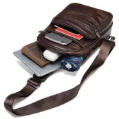 Стильна чоловіча шкіряна сумка слінг,середнього розміру з якісної італійської шкіри у фірмовій упаковці. Зображення №3