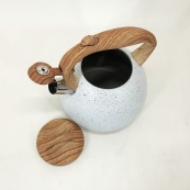 Чайник Unique зі свистком UN-5306 2,7л мармур, чайник для газової плитки, чайник на плиту. Колір: білий. Зображення №3 Чайник Unique зі свистком UN-5306 2,7л мармур, чайник для газової плитки, чайник на плиту. Колір: білий. Зображення №3